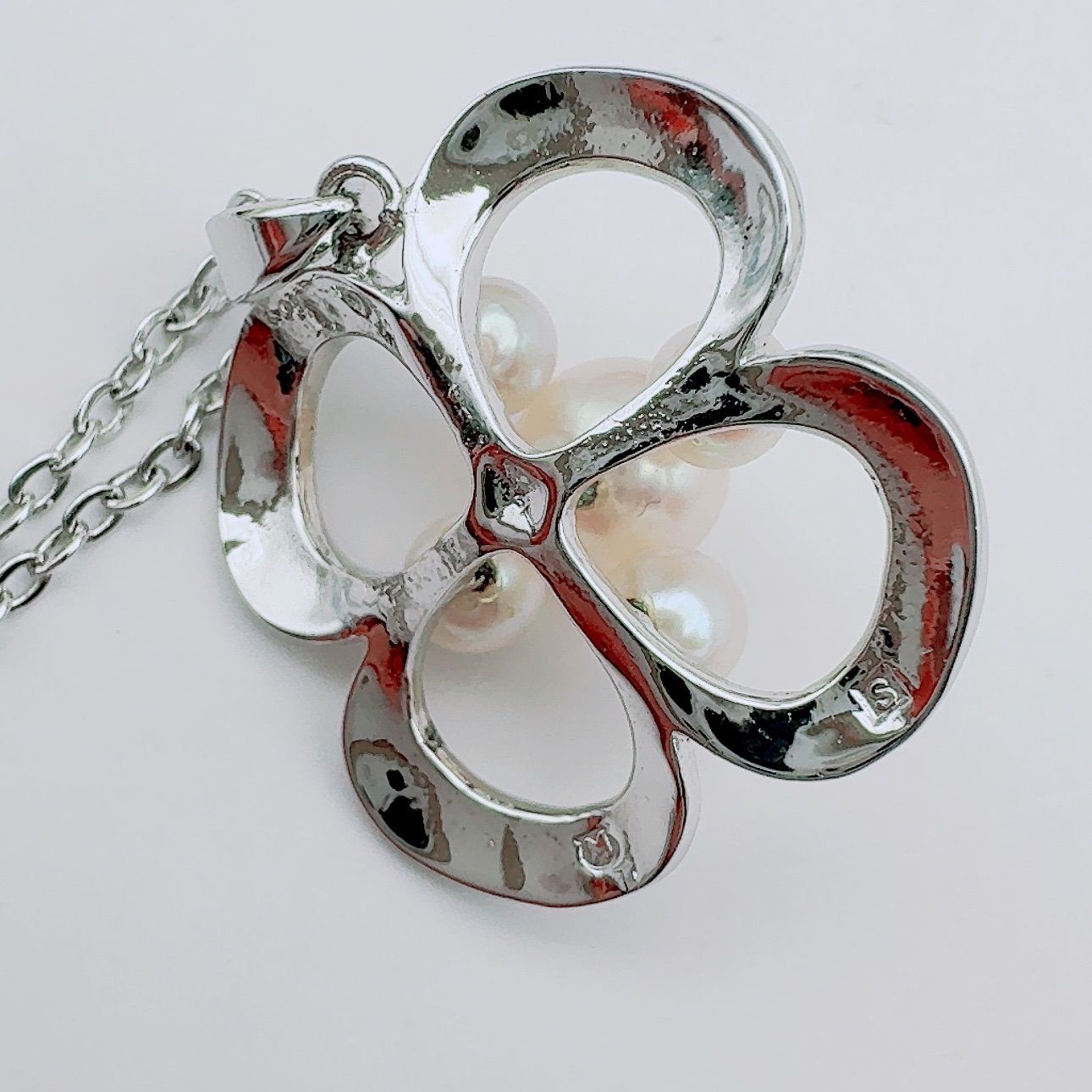 MIKIMOTO silver necklace with 2 cm pendant and 6-3 mm pearls on a 41 cm chain