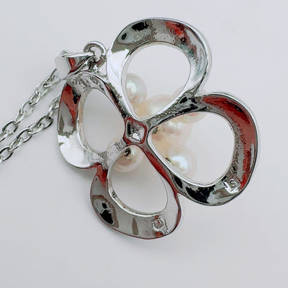 MIKIMOTO silver necklace with 2 cm pendant and 6-3 mm pearls on a 41 cm chain