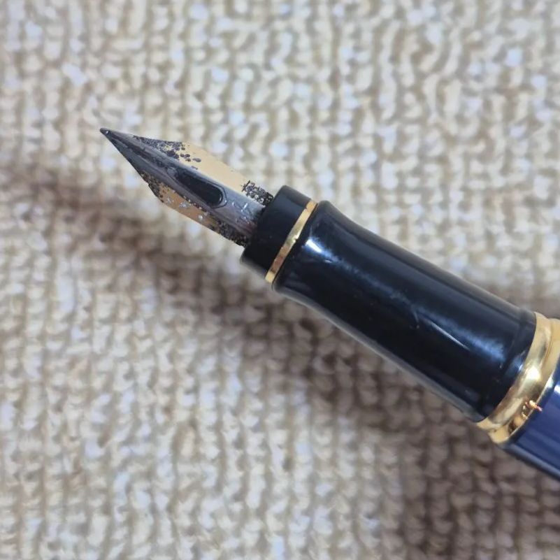 Waterman Expert fountain pen in blue with gold trim and fine nib, displayed with original stained box