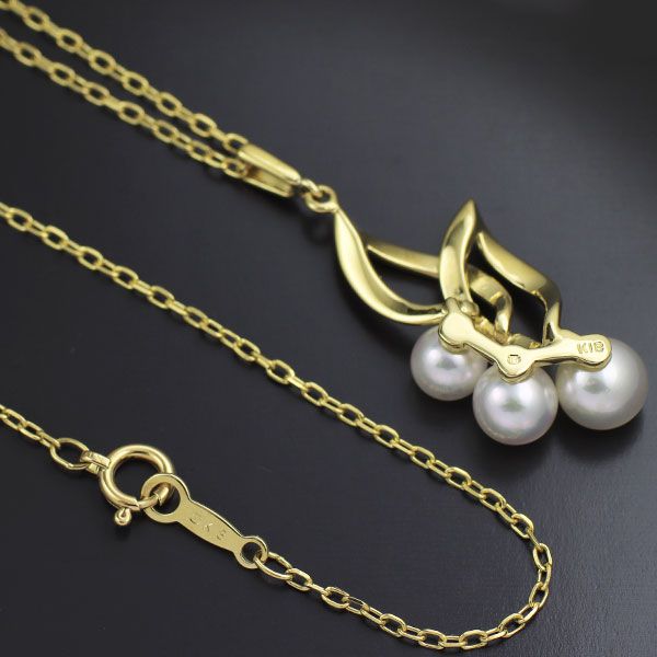 Mikimoto K18YG Akoya pearl pendant necklace with three round milky white pearls on a 40 cm gold chain
