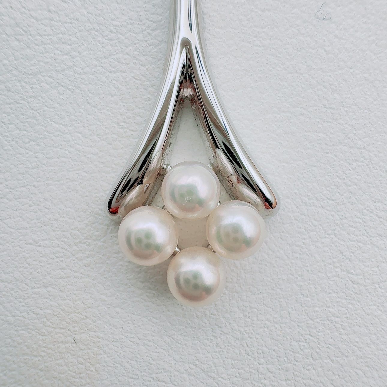 Mikimoto necklace with a 4.9mm baby pearl pendant and 40.5cm chain in silver tone