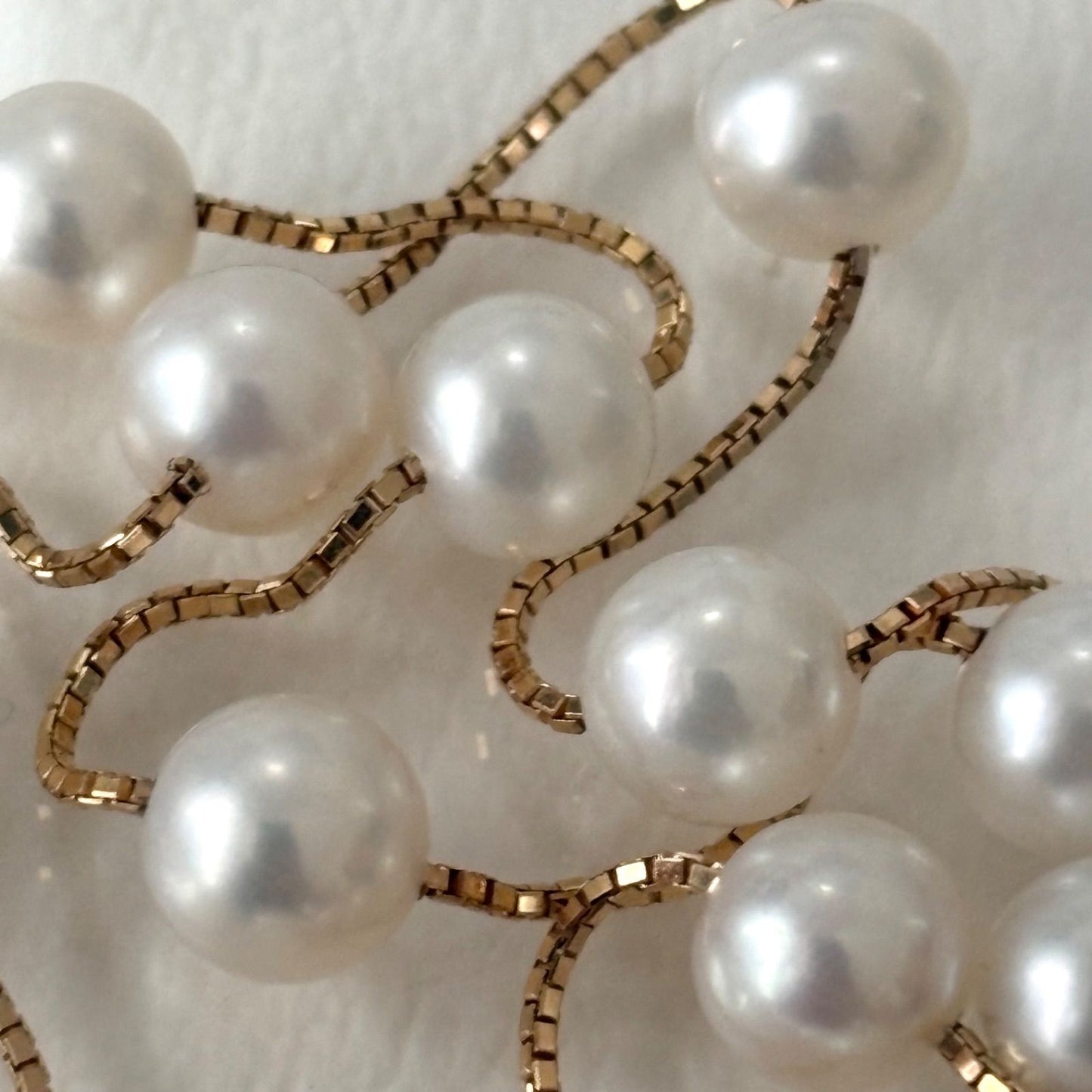 Tasaki K18 pearl necklace with 16 round beads, 44.5cm slide chain, pearls sized 6.5-7.0mm