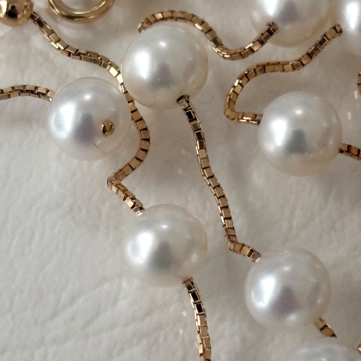 Tasaki K18 pearl necklace with 16 round beads, 44.5cm slide chain, pearls sized 6.5-7.0mm