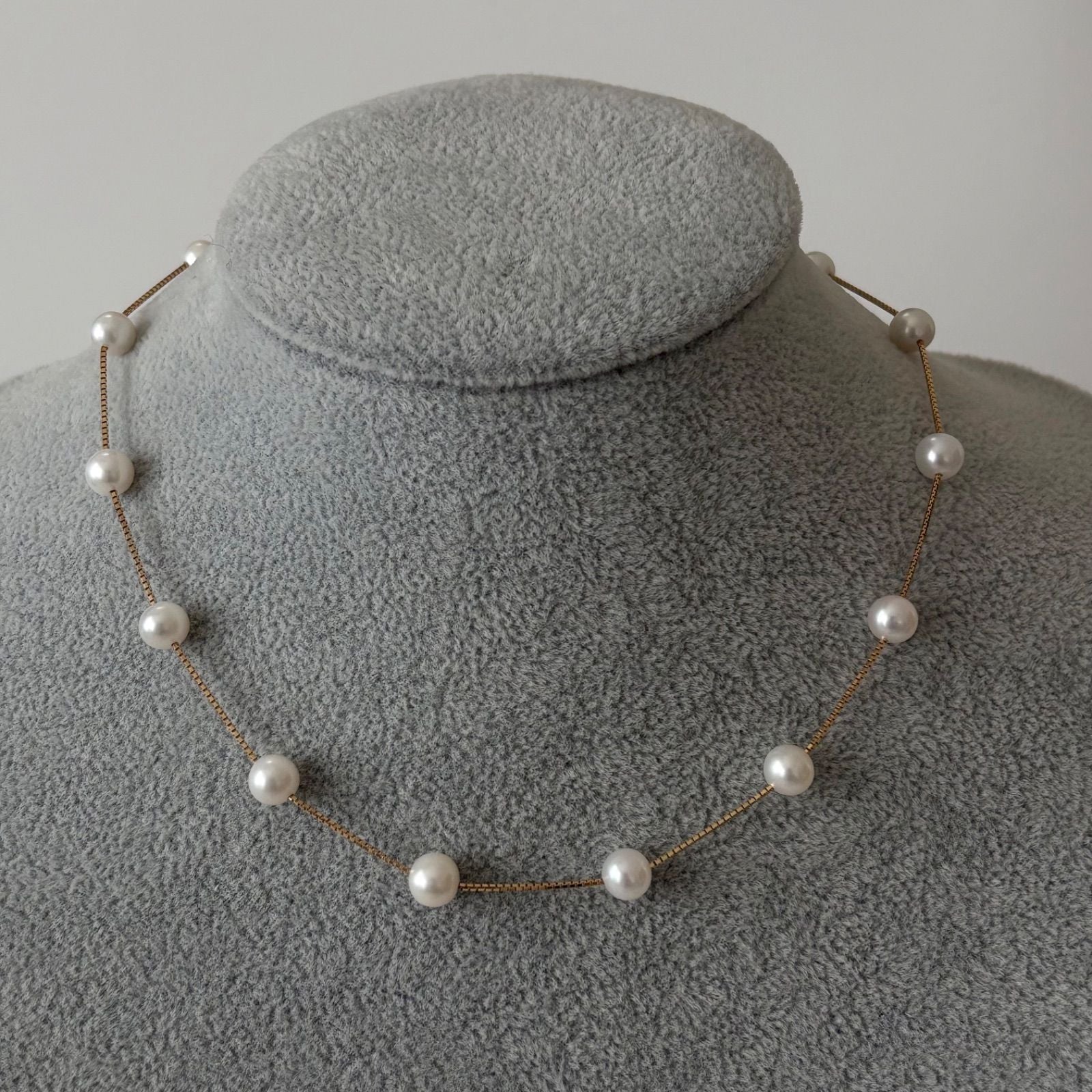 Tasaki K18 pearl necklace with 16 round beads, 44.5cm slide chain, pearls sized 6.5-7.0mm