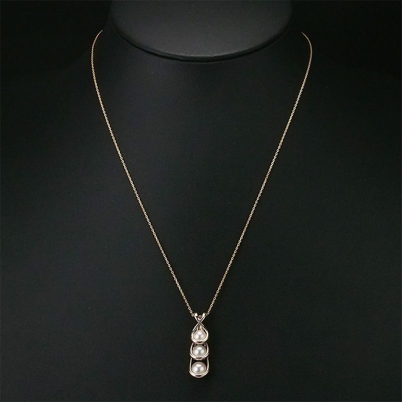 Tasaki K18 Sakura gold necklace featuring three pearls and a 46.8 cm chain with Sakura motif pendant