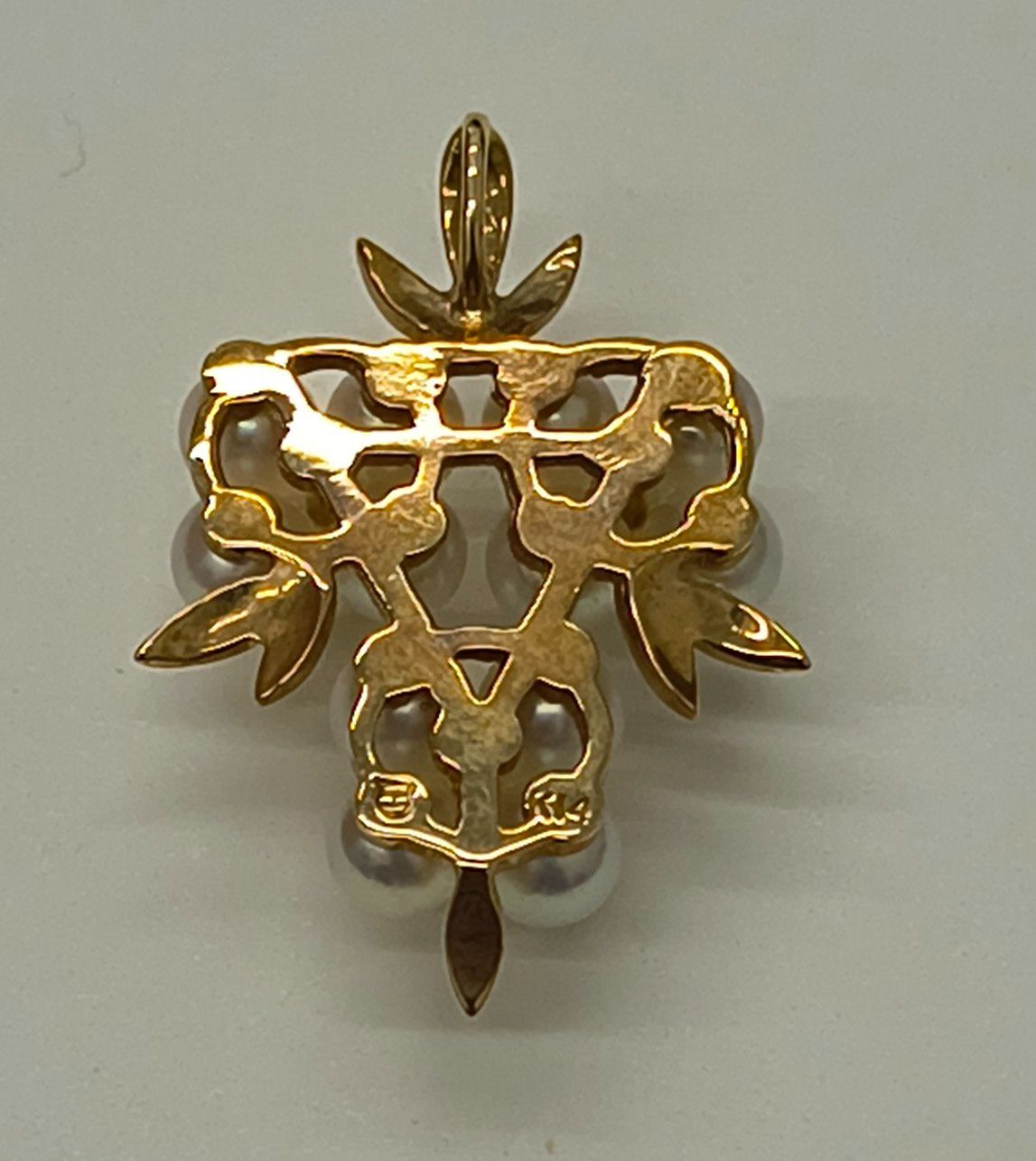 TASAKI Pearls grape motif pendant top in K14 yellow gold featuring a baby Akoya pearl