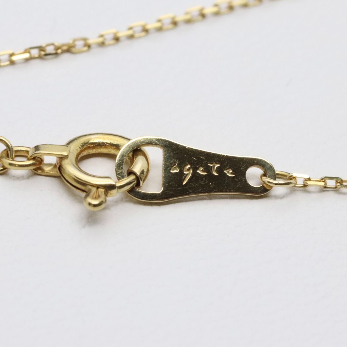Valuable discontinued agate opal necklace with K18 and K14 gold and diamond accents on 5mm grid background