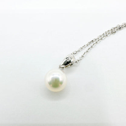 Pierced necklace with a 7mm pearl on a 40cm white gold chain weighing 2.8 grams