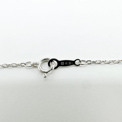 Pierced necklace with a 7mm pearl on a 40cm white gold chain weighing 2.8 grams
