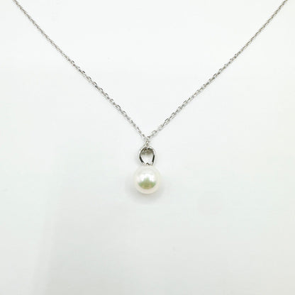 Pierced necklace with a 7mm pearl on a 40cm white gold chain weighing 2.8 grams