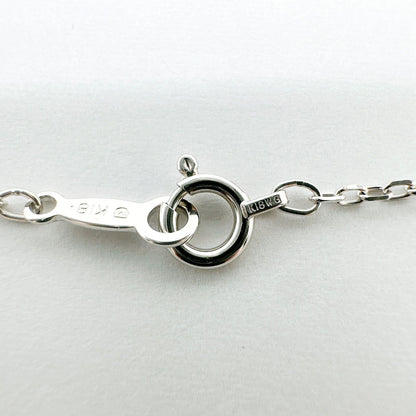 Pierced necklace with a 7mm pearl on a 40cm white gold chain weighing 2.8 grams