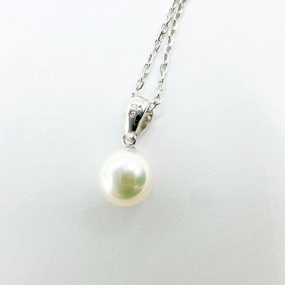 Pierced necklace with a 7mm pearl on a 40cm white gold chain weighing 2.8 grams