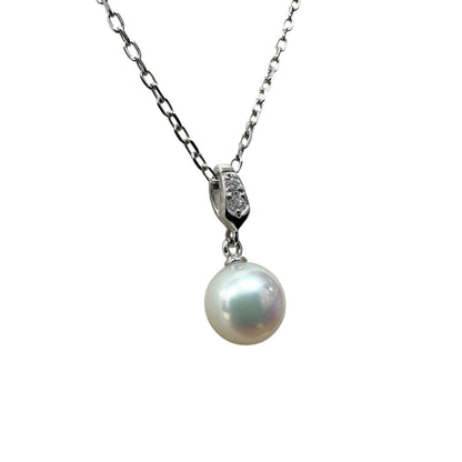 MIKIMOTO K18 white gold necklace featuring a 6.7mm pearl and diamond design, 21cm length