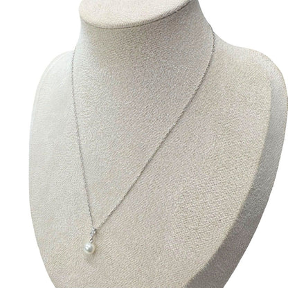 MIKIMOTO K18 white gold necklace featuring a 6.7mm pearl and diamond design, 21cm length