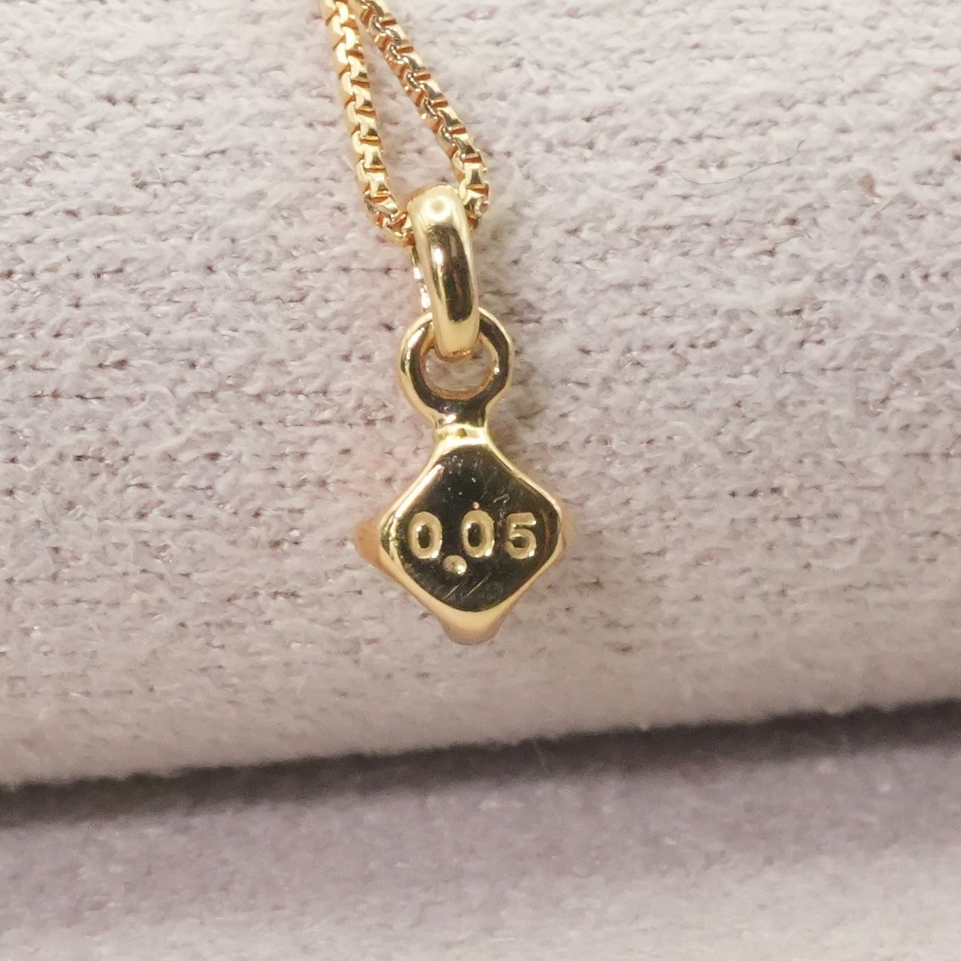 Agaat K18 necklace pendant with 0.05ct black diamond displayed on white background