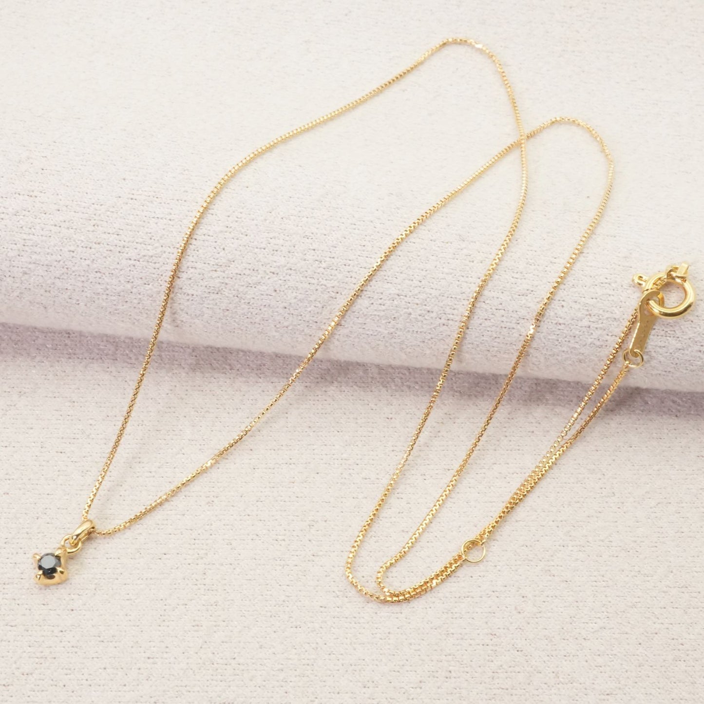 Agaat K18 necklace pendant with 0.05ct black diamond displayed on white background