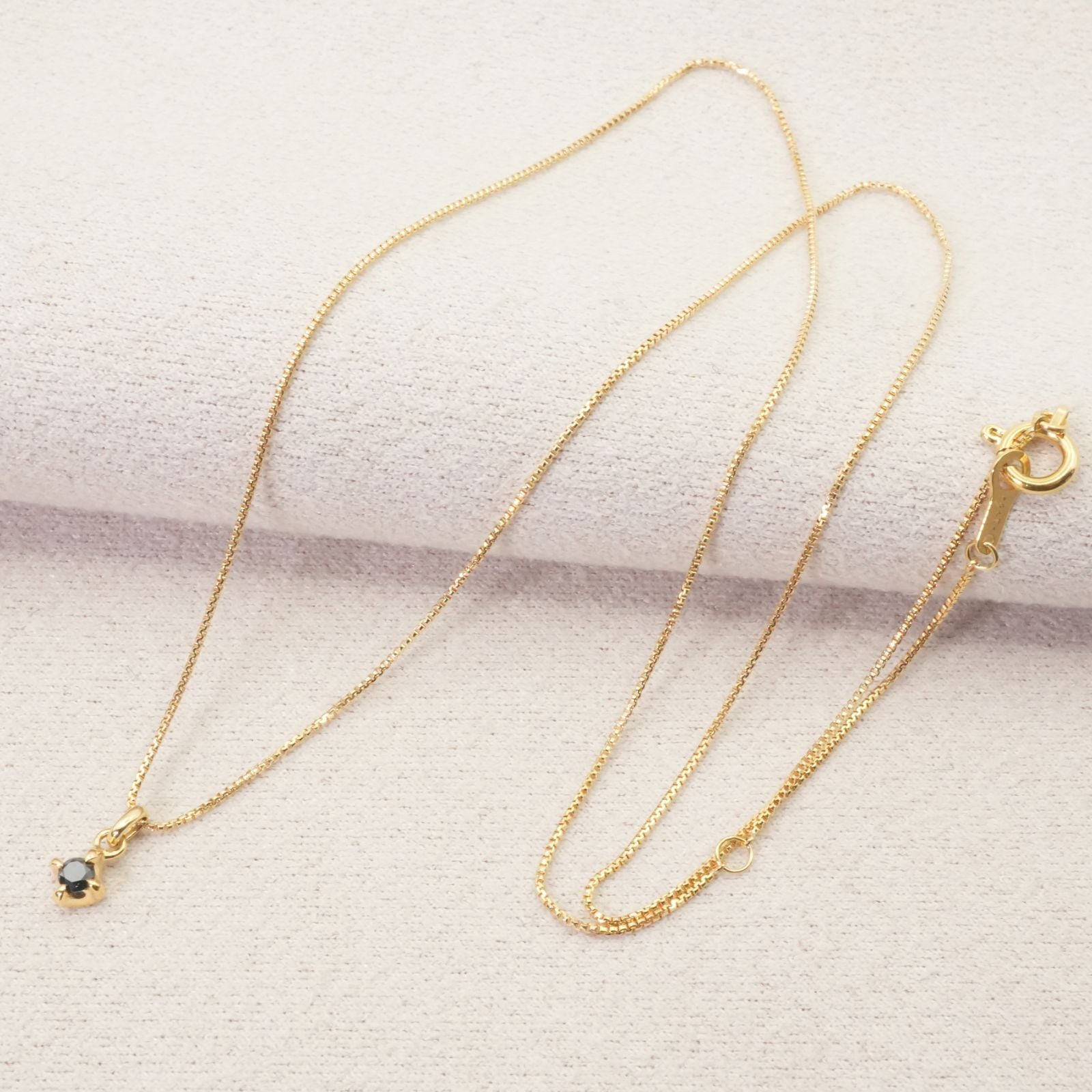 Agaat K18 necklace pendant with 0.05ct black diamond displayed on white background