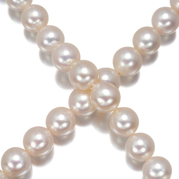 Tasaki silver necklace featuring 8.0-8.4mm pearls measuring approximately 43 cm in length