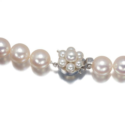 Tasaki silver necklace featuring 8.0-8.4mm pearls measuring approximately 43 cm in length