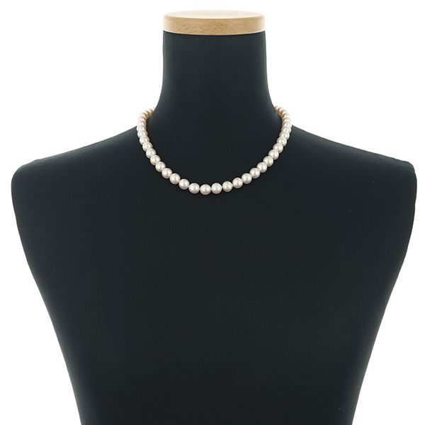 Tasaki silver necklace featuring 8.0-8.4mm pearls measuring approximately 43 cm in length
