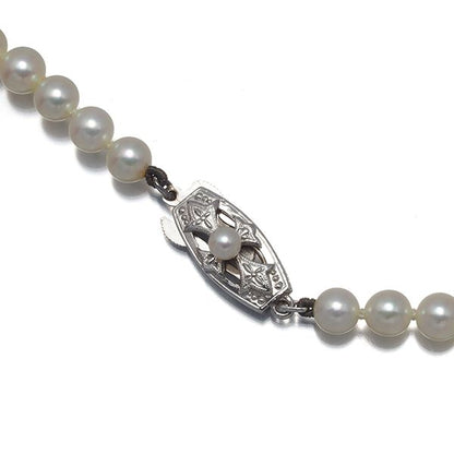 Mikimoto silver necklace featuring gradient pearls sized 4.8-8.2mm measuring 45cm length
