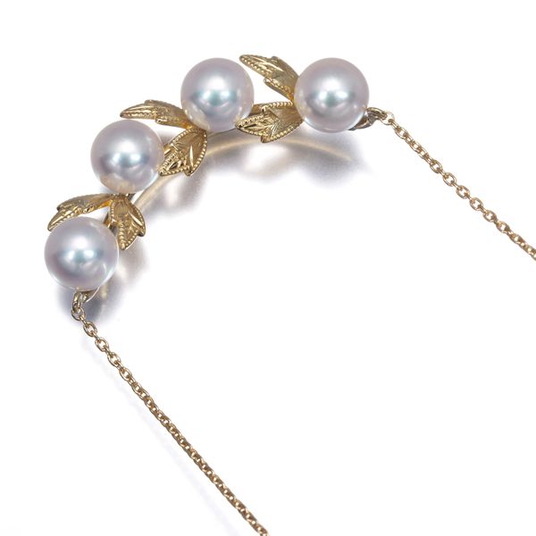 Mikimoto necklace featuring 5.8mm Akoya pearls with a leaf-shaped K18 yellow gold pendant, 48cm length