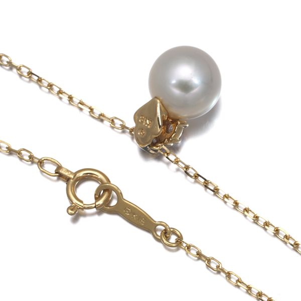 Mikimoto necklace with 8.0mm pearl and diamond set in 18K yellow gold, 40cm chain length