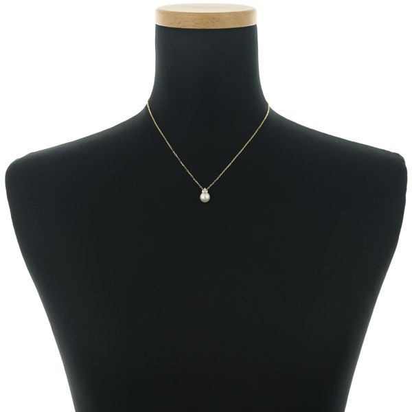 Mikimoto necklace with 8.0mm pearl and diamond set in 18K yellow gold, 40cm chain length