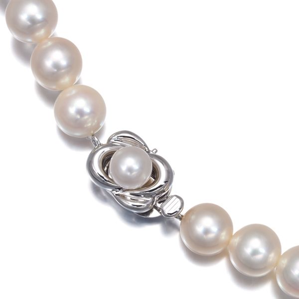 Tasaki silver necklace with 8.0-8.4mm white pearls measuring about 42cm length