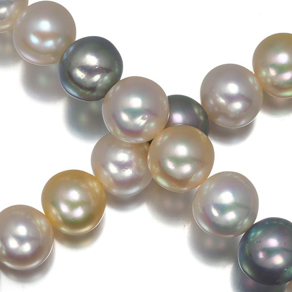 Tasaki gray pearl necklace with 8.8-9.4mm pearls and silver 43cm chain