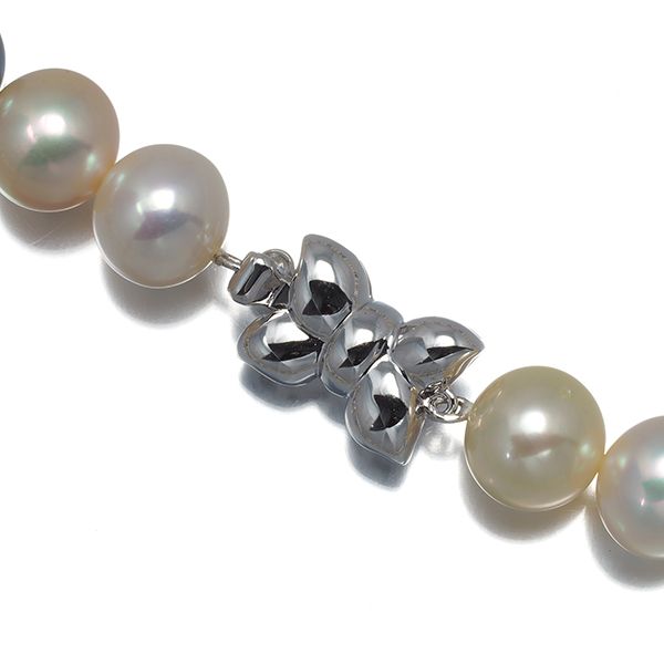Tasaki gray pearl necklace with 8.8-9.4mm pearls and silver 43cm chain