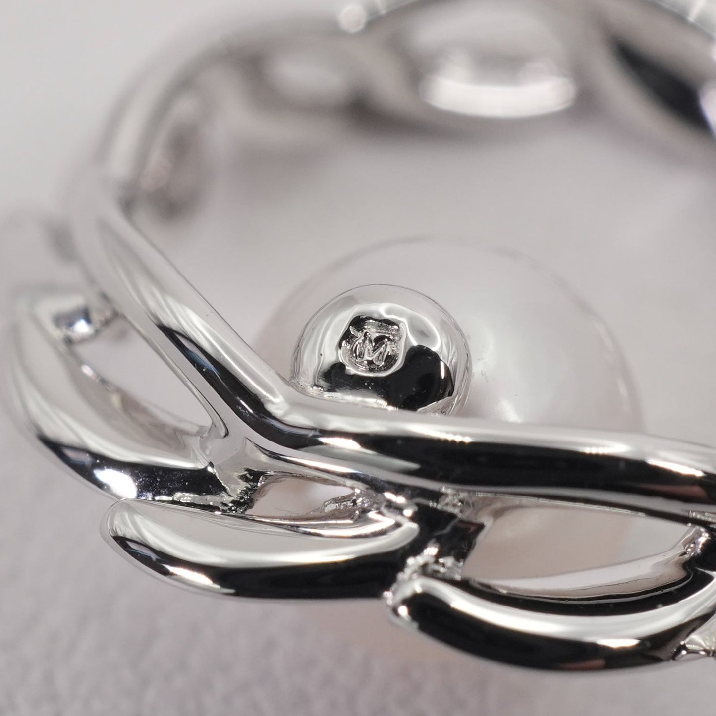 Mikimoto Silver Circle Necklace with Akoya pearls model 26-0646 in silver, clean and polished