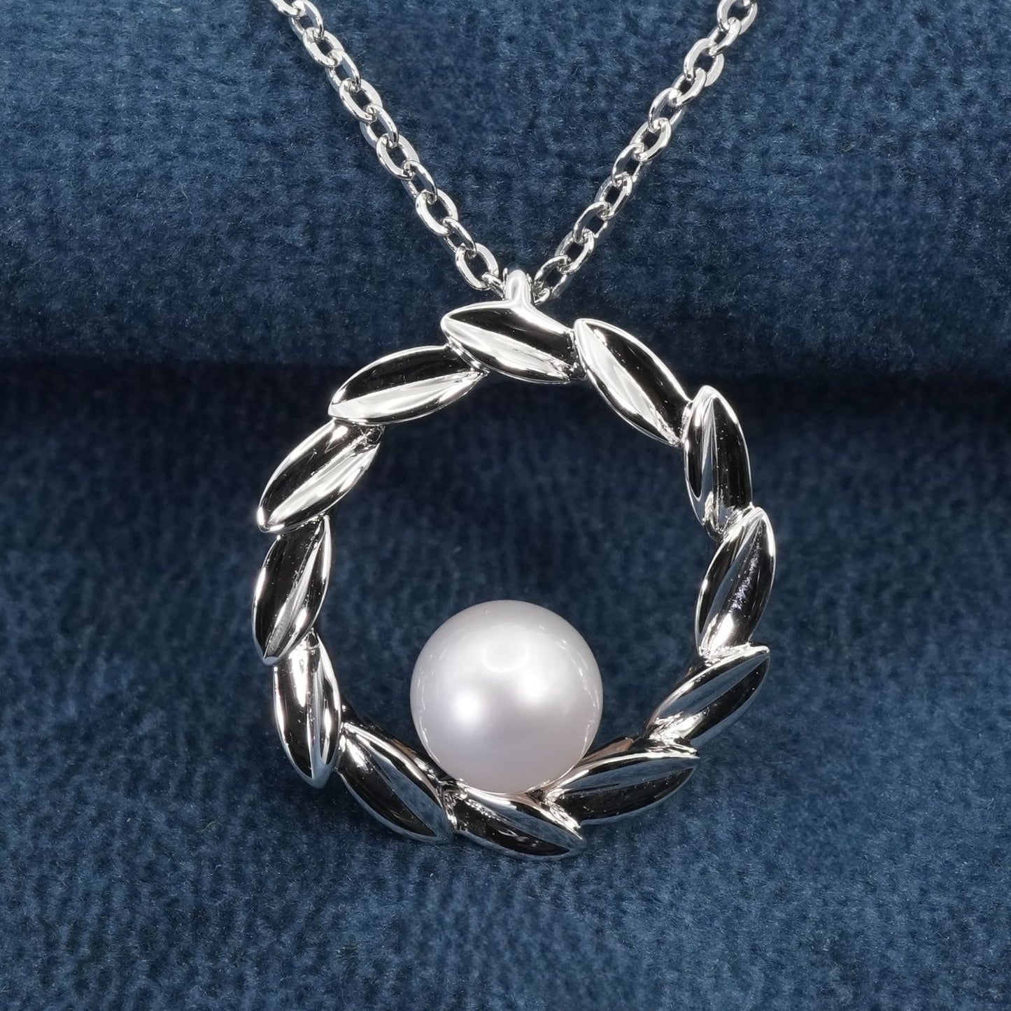 Mikimoto Silver Circle Necklace with Akoya pearls model 26-0646 in silver, clean and polished