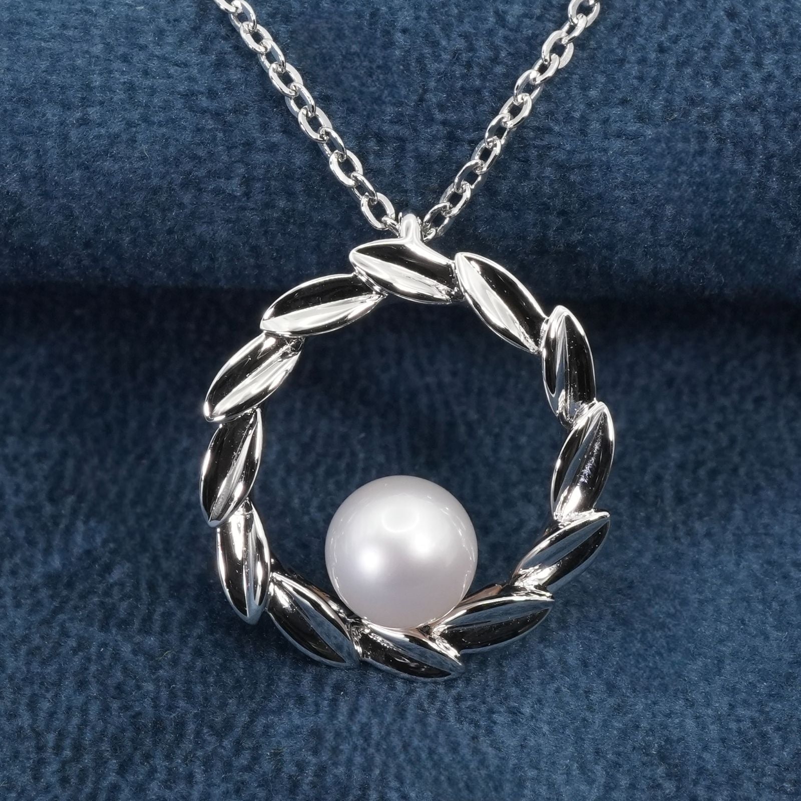Mikimoto Silver Circle Necklace with Akoya pearls model 26-0646 in silver, clean and polished