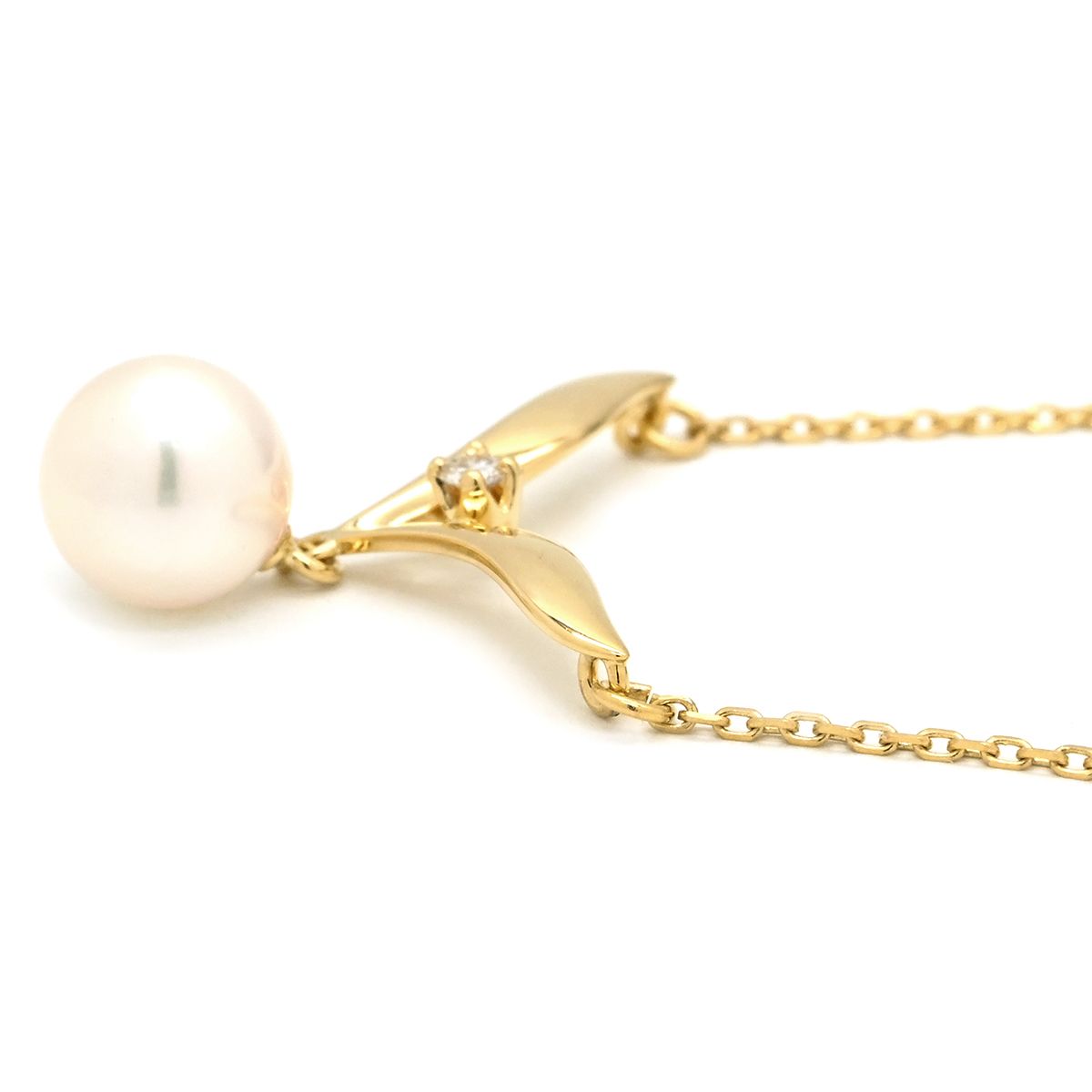 Mikimoto pearl necklace with white pearls and yellow gold V-shape pendant, mid-size length