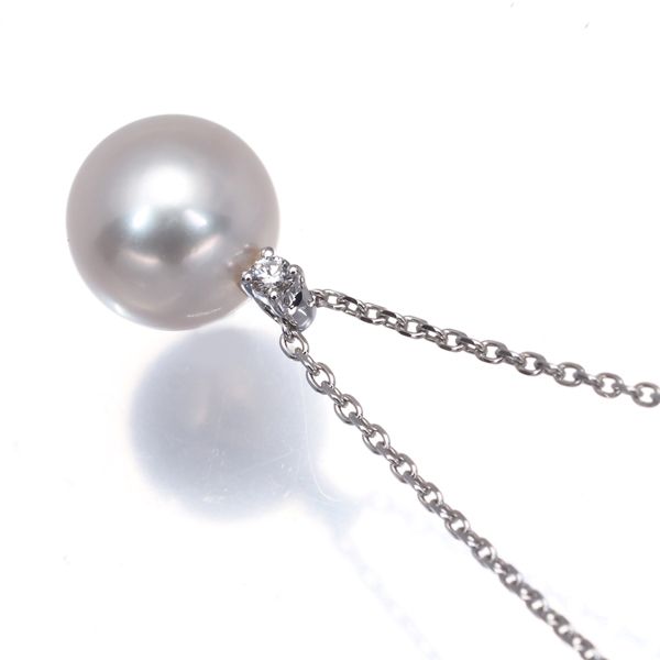 Tasaki necklace featuring an 8.1mm pearl and 0.01ct diamond set in 18K white gold with a 36-40cm chain