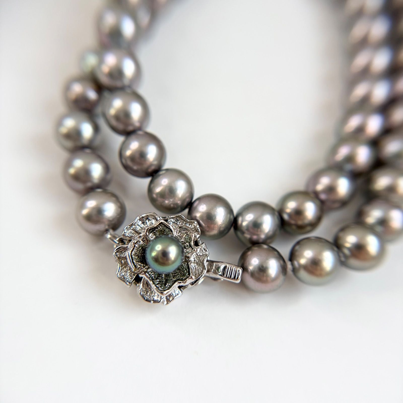 Akoya pearl necklace with silver gray round pearls 7.5 to 8mm on silver chain with certification card