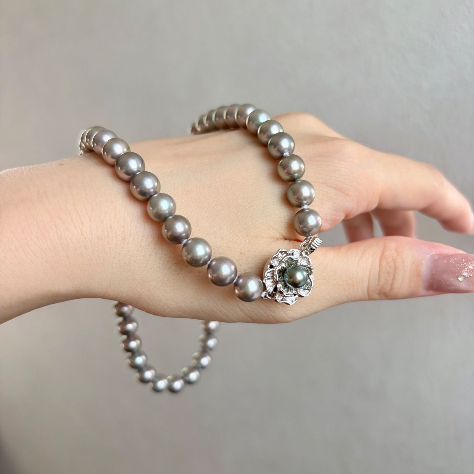 Akoya pearl necklace with silver gray round pearls 7.5 to 8mm on silver chain with certification card