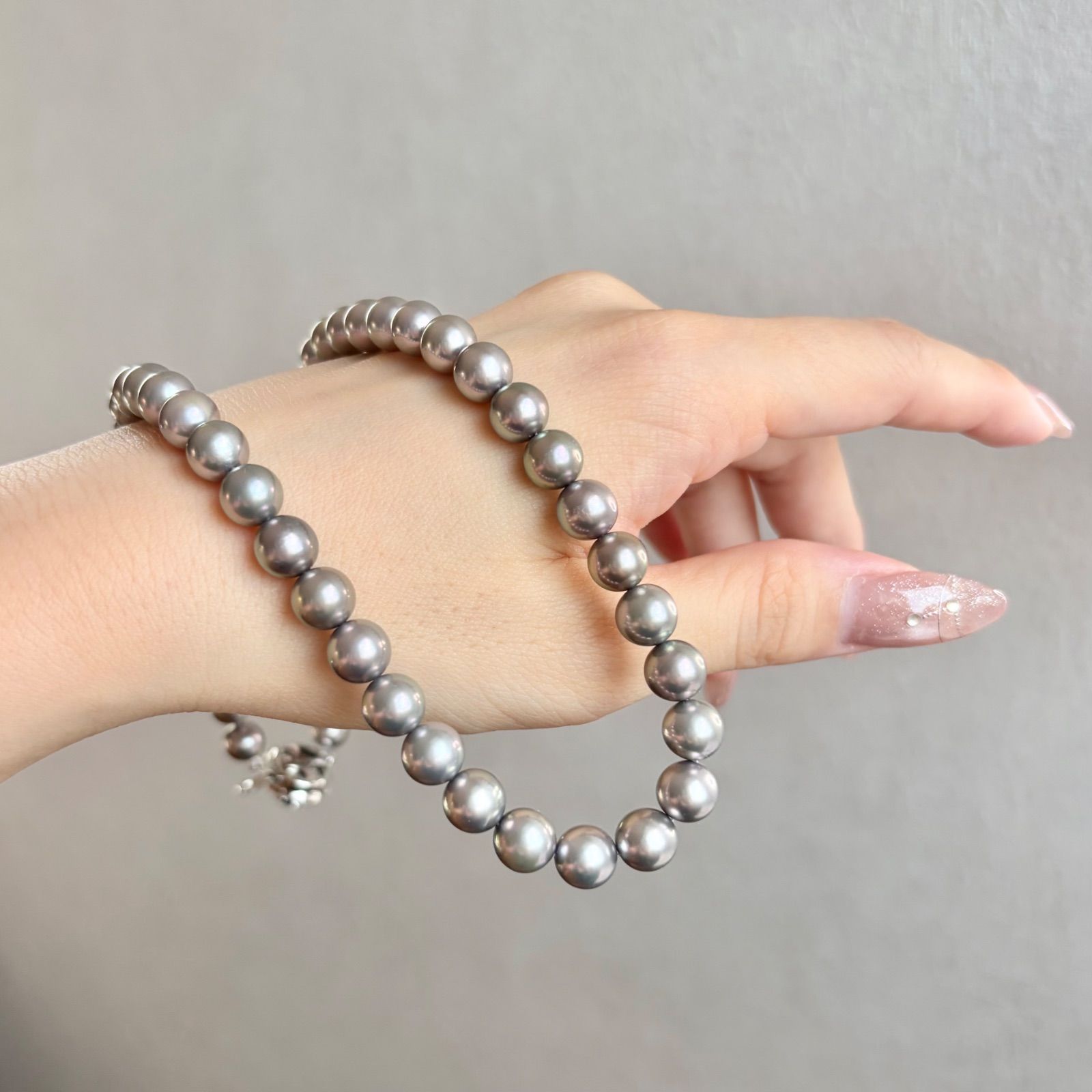 Akoya pearl necklace with silver gray round pearls 7.5 to 8mm on silver chain with certification card