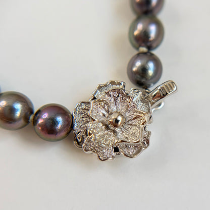 Silver necklace featuring a round black Akoya pearl 6.5-7mm with attached identification card on a 42cm chain