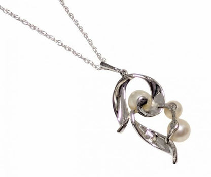 Mikimoto silver pearl pendant necklace with three pearls on a 40.5 cm silver chain
