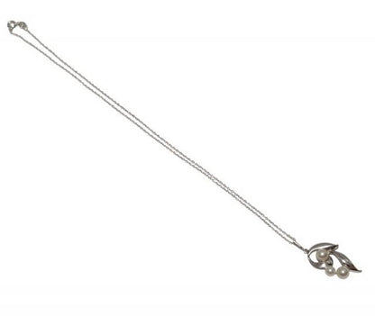 Mikimoto silver pearl pendant necklace with three pearls on a 40.5 cm silver chain