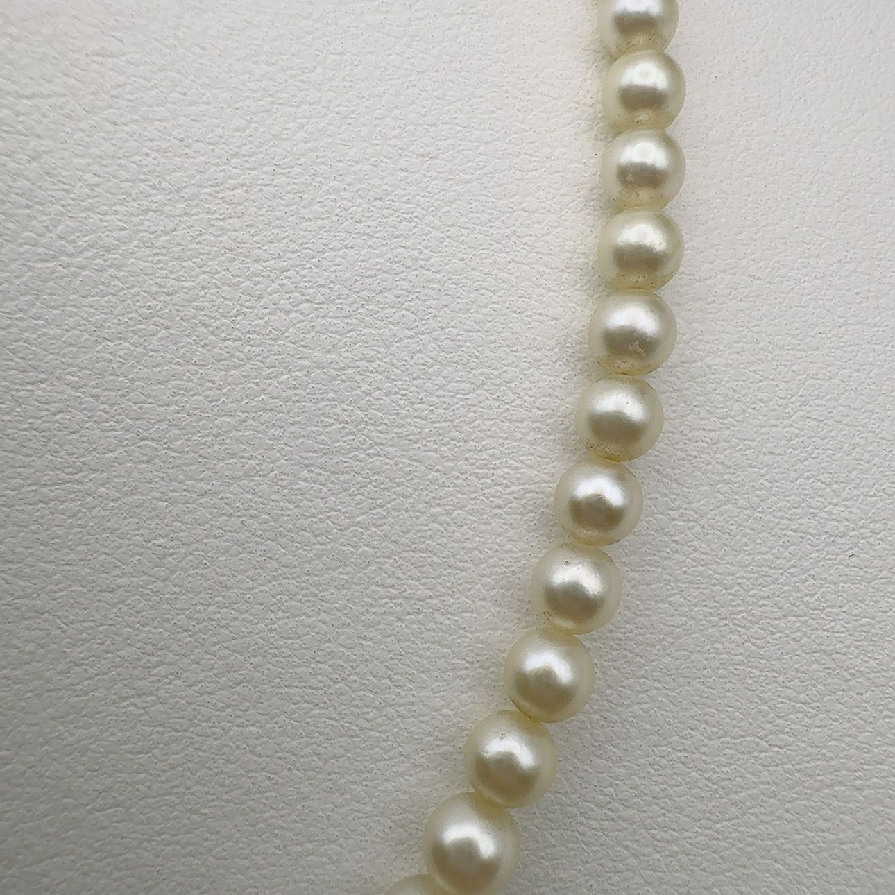 Mikimoto Necklace with 3.7-7 mm pearls and 45 cm chain displayed on a white background