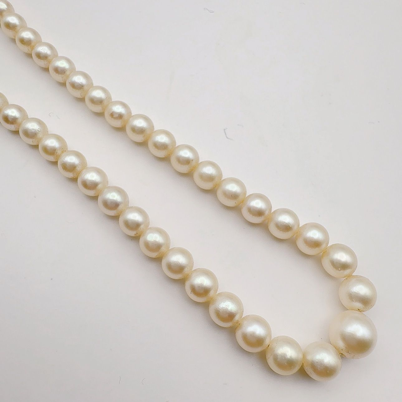 Mikimoto Necklace with 3.7-7 mm pearls and 45 cm chain displayed on a white background