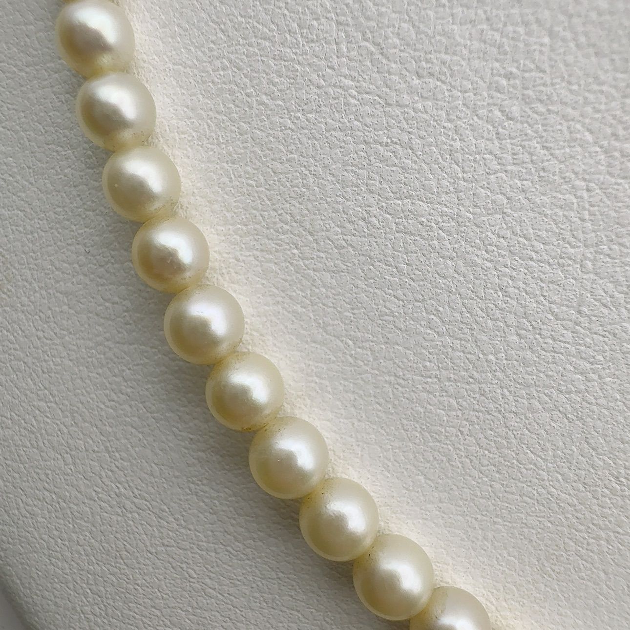 Mikimoto Necklace with 3.7-7 mm pearls and 45 cm chain displayed on a white background
