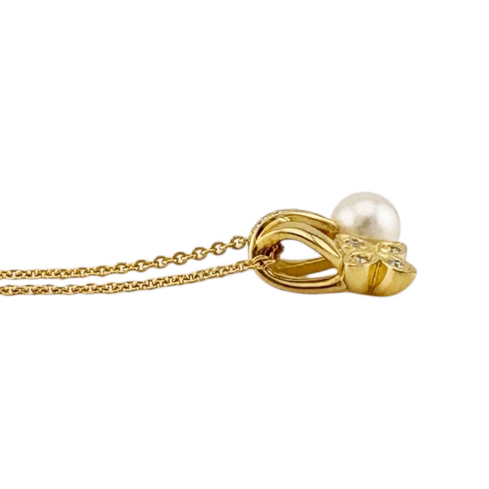 Mikimoto 18K yellow gold necklace featuring a flower design with pearl detail for ladies