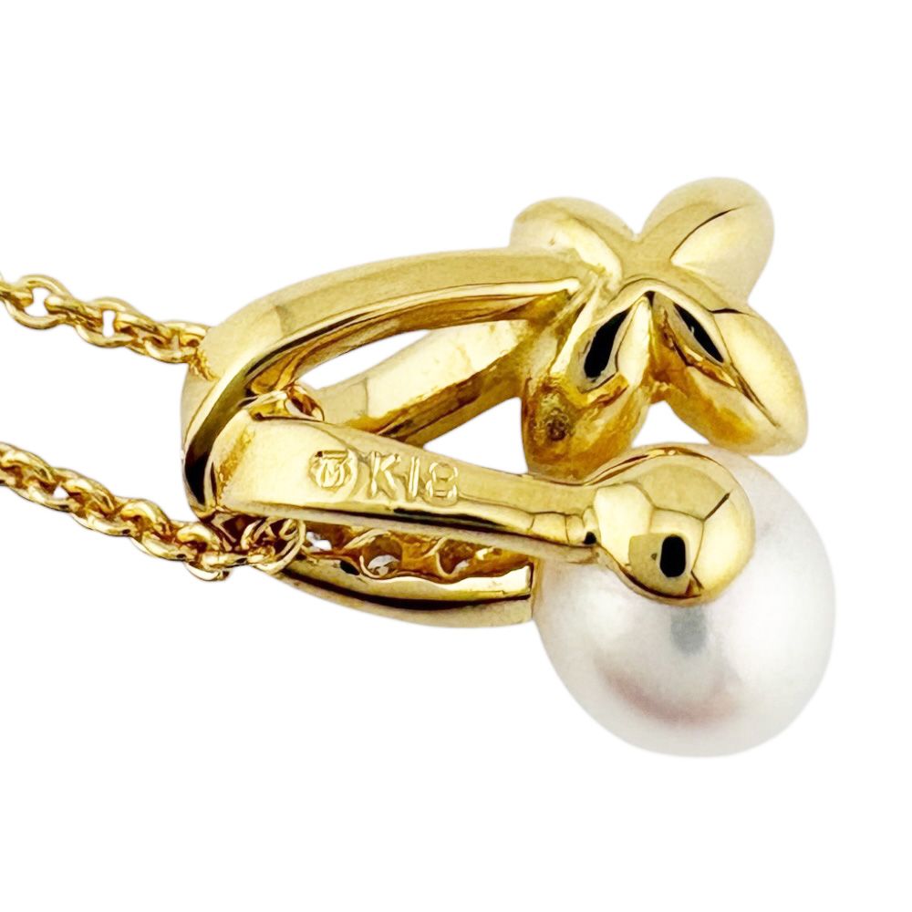 Mikimoto 18K yellow gold necklace featuring a flower design with pearl detail for ladies