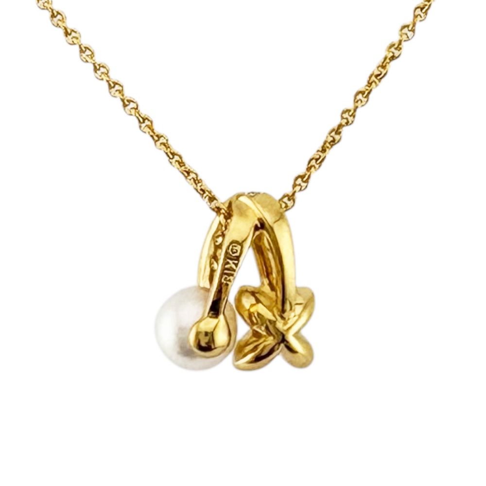 Mikimoto 18K yellow gold necklace featuring a flower design with pearl detail for ladies