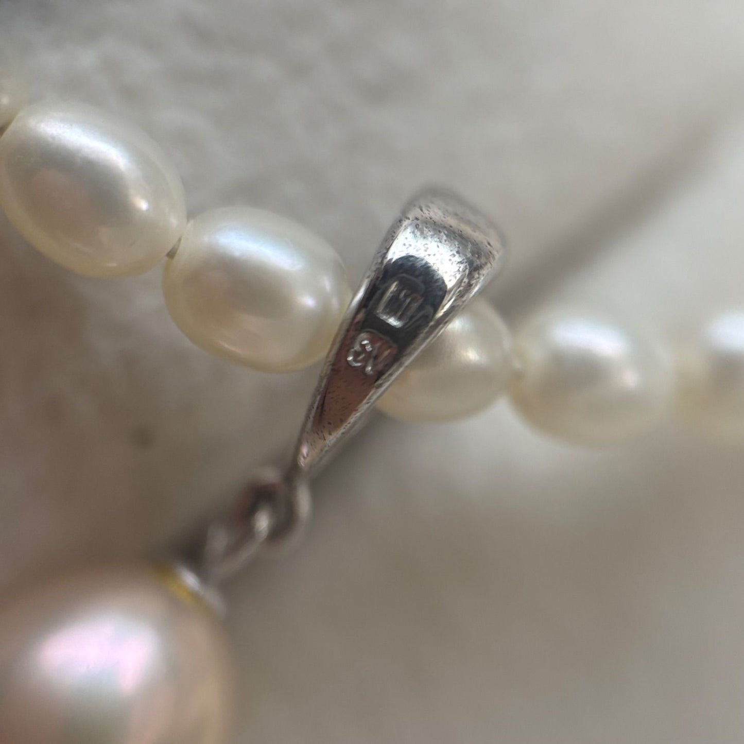 389 Mikimoto Perlite necklace with silver chain and white pearl pendant, 42 cm length