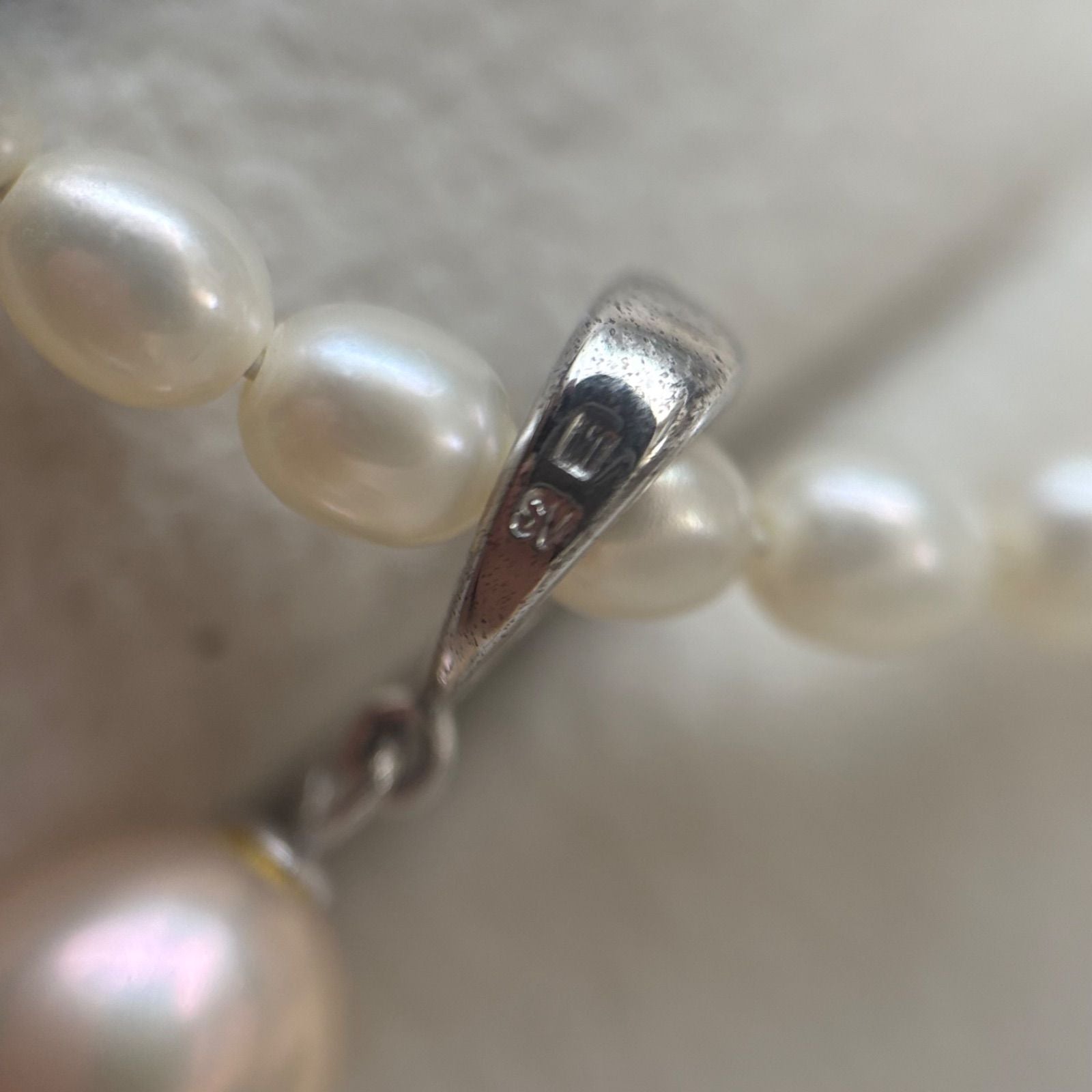 389 Mikimoto Perlite necklace with silver chain and white pearl pendant, 42 cm length